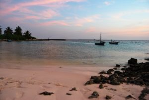 Hangnaameedhoo-island-maldive-bikini-beach-soggiorno-low-cost-guesthouse-ari-atoll